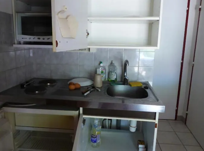 Semesterbostad Finette 4a 2e 1bb Park Gruissan