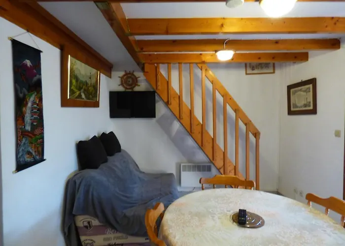 Semesterbostad Finette 4a 2e 1bb Park Gruissan